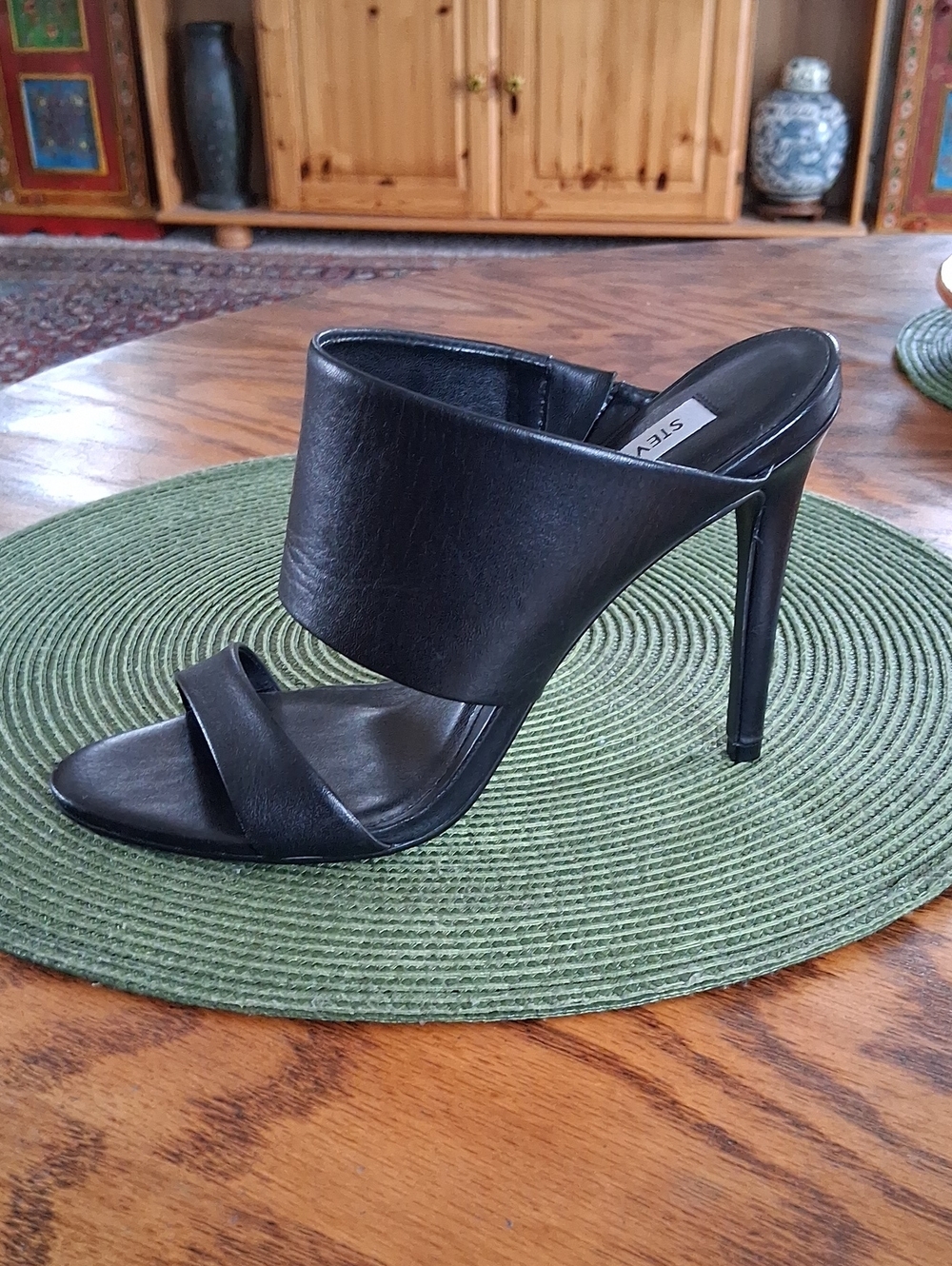 Steve Madden Black Leather Mallory Whimsigoth Sleek Stilleto Heels Size 6